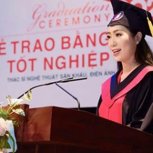 Cuộc sống ở tuổi 54 của Á hậu Việt Nam vừa nhận bằng Thạc sỹ