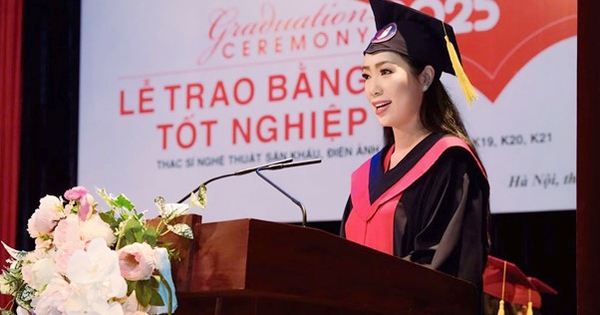 Cuộc sống ở tuổi 54 của Á hậu Việt Nam vừa nhận bằng Thạc sỹ