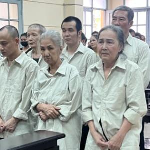 Nhóm dàn cảnh móc túi trên xe buýt ở Tp.HCM lãnh án