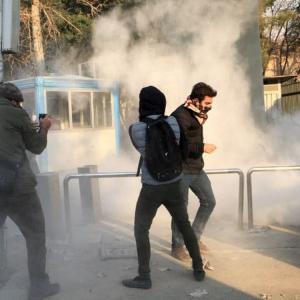 Video biểu tình tại Iran 8 năm trước bị 'tái chế' giữa căng thẳng với Israel