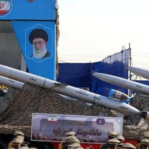 Điều nguy hiểm nhất trong các vụ Iran bắn "mưa tên lửa" xuống Israel