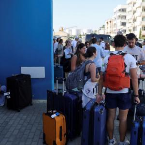 Xung đột Israel - Iran: Công dân Việt Nam tại Iran được đưa sang Azerbaijan, 16 người đã về nước
