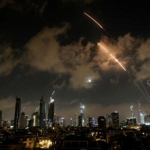 Xung đột Iran - Israel sáng 18-6: Iran dùng tên lửa siêu vượt âm, tuyên bố kiểm soát bầu trời Israel