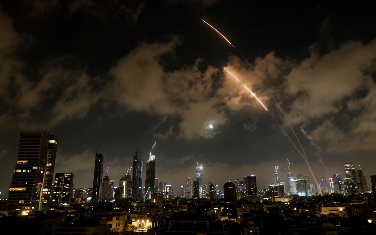 Xung đột Iran - Israel sáng 18-6: Iran dùng tên lửa siêu vượt âm, tuyên bố kiểm soát bầu trời Israel