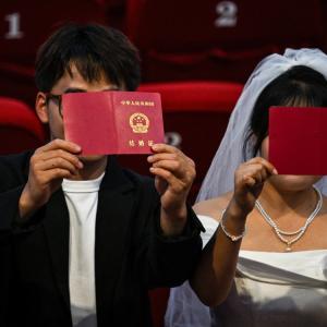 Trung Quốc: Muốn ly hôn, có thể phải thuê người... đặt lịch