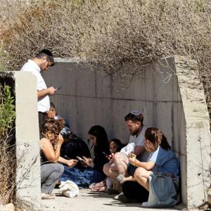 Nhiều nước gấp rút di tản công dân, Iran và Israel đồng loạt phát cảnh báo sơ tán