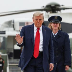 Ông Trump đã ngăn Israel ám sát lãnh tụ tối cao Iran?