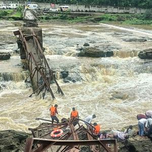 Sập cầu ở Ấn Độ, ít nhất 2 người chết, 32 người bị thương