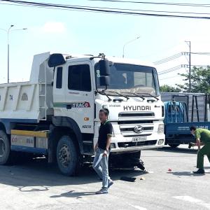 Đi mua sách cho cháu ngoại học hè, người phụ nữ bị xe ben cán ở Bình Dương