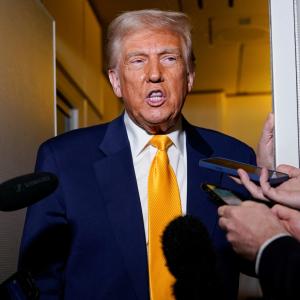 Chiến thuật “câu giờ” của ông Trump khi lùi quyết định tấn công Iran