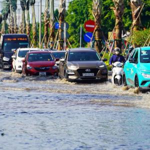 Kẹt xe kéo dài ở cửa ngõ TP Vũng Tàu do đường ngập sâu