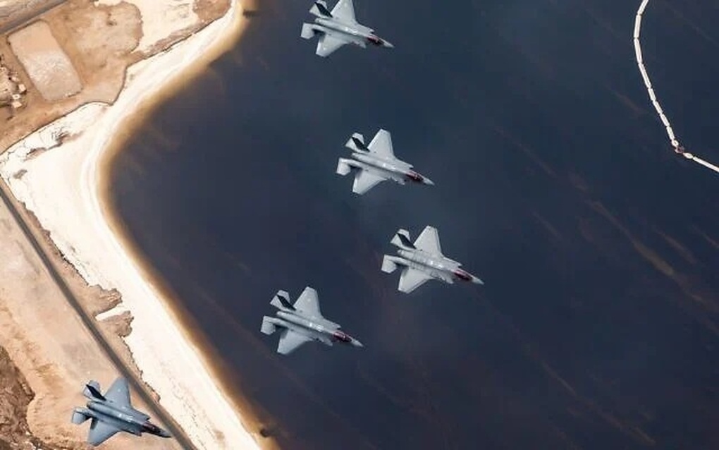 Máy bay Israel sắp tấn công Iran bất ngờ quay đầu sau cuộc gọi từ ông Trump