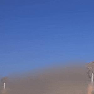 Khoảnh khắc tên lửa Iran ồ ạt rời bệ phóng, tấn công cơ sở quân sự Israel