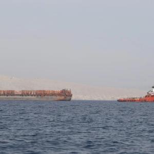 Nhóm vũ trang thân Iran cảnh báo Mỹ việc khóa chặt 2 eo biển chiến lược