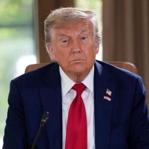 Ông Trump: 'Chúng tôi đã kiểm soát hoàn toàn không phận Iran'